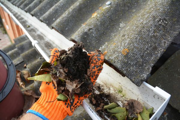 Seamless Gutter Cleaning in East Lansing